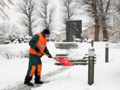 Pilne alerty IMGW. Śnieg i oblodzenie na południu Polski, w centrum - mgła