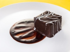 Te słodycze możesz jeść nawet na diecie. Ptasie mleczko bez cukru i mleka