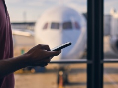 To ustawienie w telefonie może kosztować cię fortunę. Zmień je przed lotem