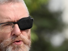 Prowokacja Grzegorza Brauna w Oświęcimiu