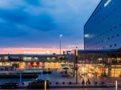 Drony nad lotniskiem w Eindhoven. Ruch lotniczy wstrzymany, służby w gotowości