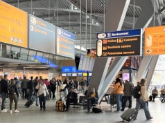 Kilkadziesiąt pasażerów utknęło na holenderskim lotnisku. Loty wstrzymane po zaobserwowaniu dronów