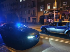 Jeden pijany kierowca wjechał w drugiego i w… radiowóz (ZDJĘCIA)