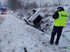 Z ostatniej chwili: Międzyrzecze Dolne: Dachowanie taksówki. Trudne warunki drogowe – foto