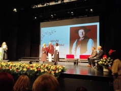 Kierownik zespołu „Żywczanie” z nagrodą