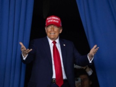 Sondaż: Amerykanie coraz gorzej oceniają Trumpa, poparcie najniższe od początku kadencji