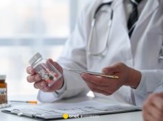 Oto jak łatwo zostać w Polsce lekarzem. Dziennikarz: zdziwieni?