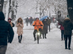 Małopolska pod śniegiem. Setki interwencji strażaków, poranny utrudnienia w Krakowie