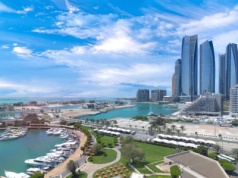 Wielu kojarzą się z drożyzną, a dolecisz tanimi liniami. Na miejscu 30 stopni zimą