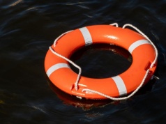 Dramatyczne chwile. Prezes znanej firmy uratował tonącą kobietę