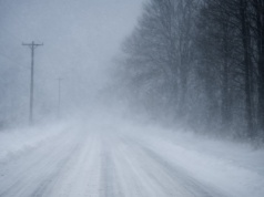 Trudne warunki na drogach! Silny wiatr i zamiecie w Bielsku-Białej i okolicach