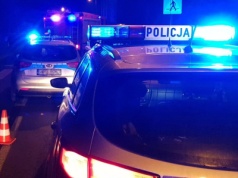 Kierowca ukrył się przed policją pod ciężarówką. Makabryczny finał