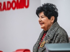 Znana polityczka dała wykład w Radomiu. Jej symbolem są... czerwone korale