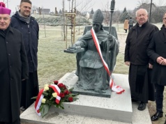 Kazimierz Biskupi uczcił biskupa Jana Lubrańskiego. Nowy pomnik w parku