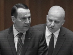 Sikorski kontra Matecki. "Martwy skunks" przebił wszystko w tej potyczce