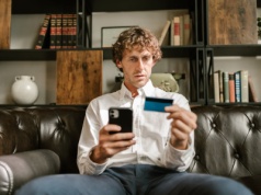 Pozabankowa karta kredytowa to nowa alternatywa dla chwilówki. I może okazać się pułapką