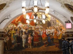 Moskwa, stacja Kijowska – krótki przewodnik po świątyni imperialnych halucynacji