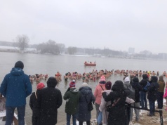 Pierwsza kąiel już za nami. Inauguracja 9. sezonu Szkółki Morsowej Dzielnicy Wisła.