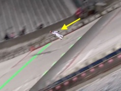 Leciał i leciał. Kapitalny lot Stocha. Jest na co popatrzeć