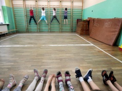 To wspomnienie z lekcji wf nadal dla wielu bywa koszmarem. 