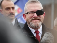 Braun bez wstępu do Sejmu po antysemickich wypowiedziach