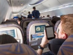 12 godzin lotu? Bez tych 7 rzeczy nawet nie wsiadam do samolotu