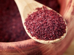 Wspiera trawienie nawet po obfitym posiłku. Dosyp odrobinę do obiadu