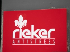 Buty, które noszą wszystkie Francuzki - eleganckie, wygodne i idealne dla kobiet 50+