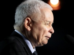 Z najbliższego kręgu Kaczyńskiego znikają ludzie. "Za dużo tam osób, są przecieki"