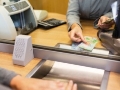 Ważna decyzja dla klientów banku. Szansa na 2500 zł rekompensaty