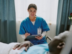 Czy zmiany w polityce migracyjnej sparaliżuje brytyjską służbę zdrowia?