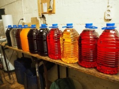 Skarbówka ostrzega przed kupowaniem alkoholu na bazarach. Ruszają kontrole