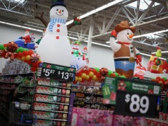 Biedny jak Amerykanin. Starcie gigantów o zakupowe portfele. 