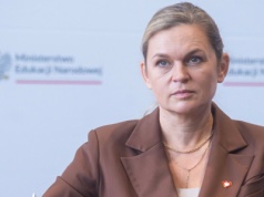 MEN poddał się po fali krytyki.  Nauczyciele odzyskają pieniądze za "puste lekcje"