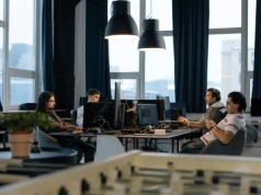 Polacy zadowoleni z pracy? Stosunkowo często polecają ją znajomym