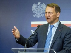 Sikorski wzywa ambasadora Izraela. Po dobie od skandalicznego wpisu Yad Vashem o Polsce