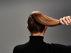 Jak dobrać fryzurę do stylizacji? Kieruj się tą zasadą, a będziesz wyglądać atrakcyjniej