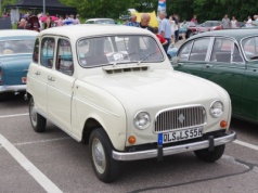 To Renault zna cała Słowenia. Nie zgadniesz, kto nim jeździł i co z niego zrobiono
