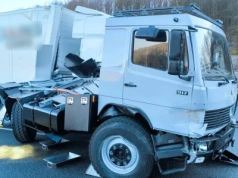 Klasyczny Mercedes-Benz LK rozbity tuż po remoncie – najechanie na wyprawówkę