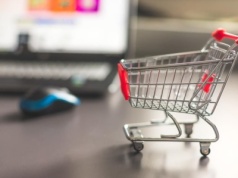 Polacy zarabiają na ukraińskim boomie zakupowym. E-sprzedaż szybko rośnie