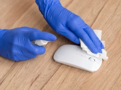 Myszka komputerowa to mała fabryka zarazków – zobacz, jak ją oczyścić w 5 minut