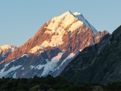 Dwóch wspinaczy zginęło po upadku z najwyższego szczytu Nowej Zelandii