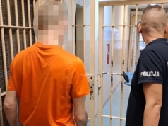 Od sierpnia ukrywał się przed wymiarem sprawiedliwości. Policja znalazła go w szafie