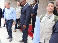 Skandaliczna wizyta Tuska w Angoli. Kim jest zabłąkany mężczyzna z plecakiem?