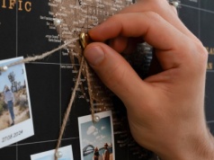 Mapy korkowe – modna dekoracja ścian, która łączy styl i funkcjonalność