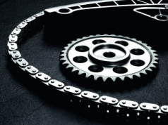 Jak zdiagnozować, czy wymiana łańcucha rozrządu jest konieczna? Ekspert wyjaśnia.