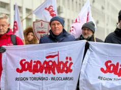 Oby pensje nauczycieli dogoniły przeciętne zarobki, a zawód odzyskał godność. Pikieta w Bydgoszczy