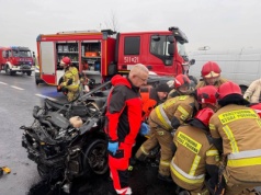 Poważny wypadek autokaru i osobówki (ZDJĘCIA, Z REGIONU)