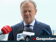Donald Tusk zalega firmom 1 mld zł