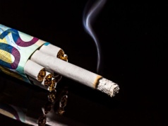 Białoruś produkuje dwa razy więcej papierosów niż palą Białorusini. Kto na tym zyskuje?